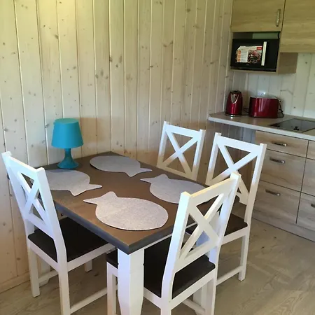 別荘 Letniskowe Karpiowka ルビャトボ