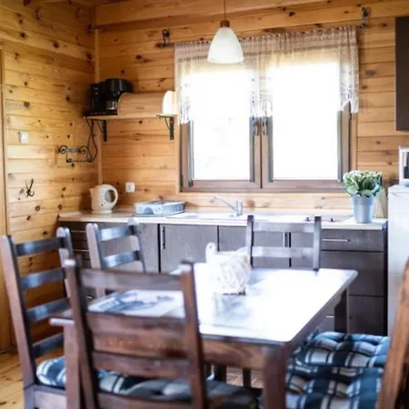 別荘 Letniskowe Karpiowka ルビャトボ