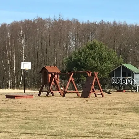 別荘 Letniskowe Karpiowka ルビャトボ